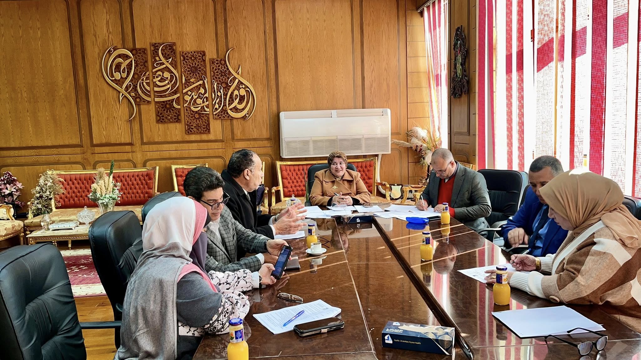 اجتماع لجنة مراجعة واعتماد وتوثيق الشهادات بقطاع خدمة المجتمع وتنمية البيئة بجامعة كفر الشيخ