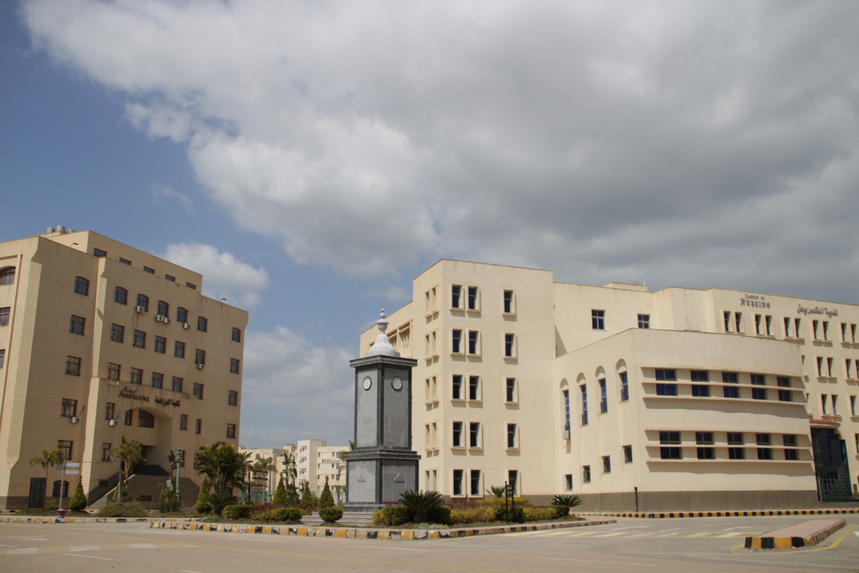 معامل الجامعة