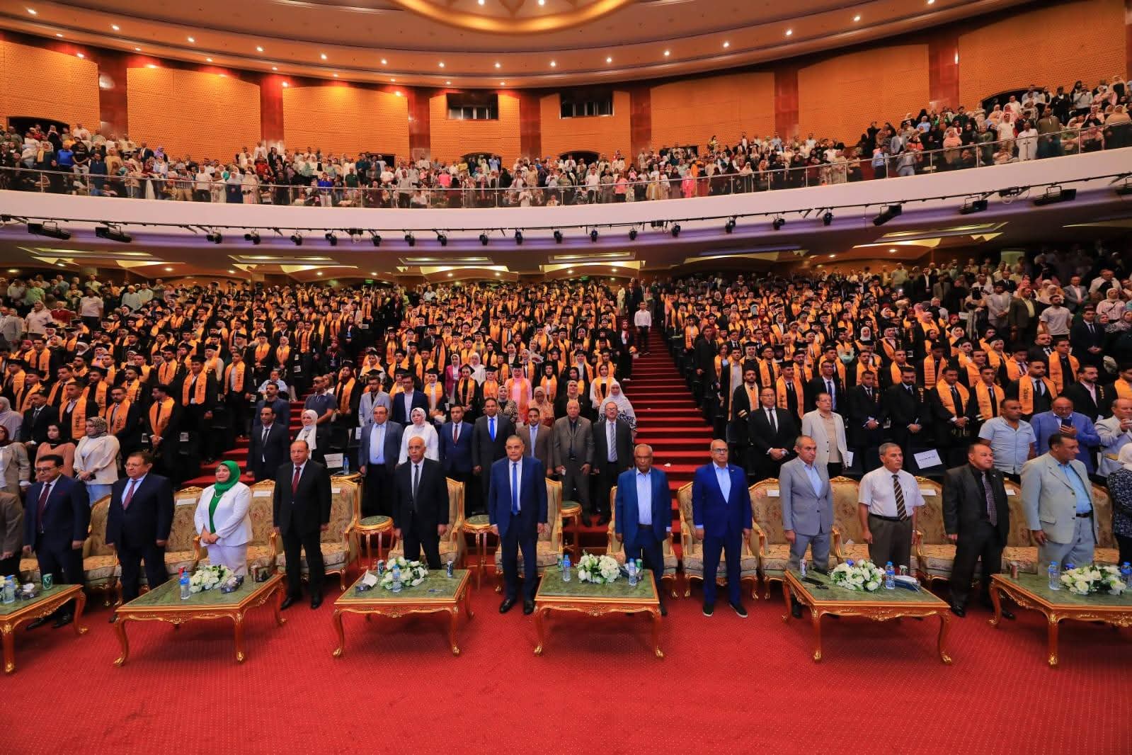الناجح يرفع إيده.. جامعة كفر الشيخ تحتفل بتخرج أول دفعة بكلية الحقوق
