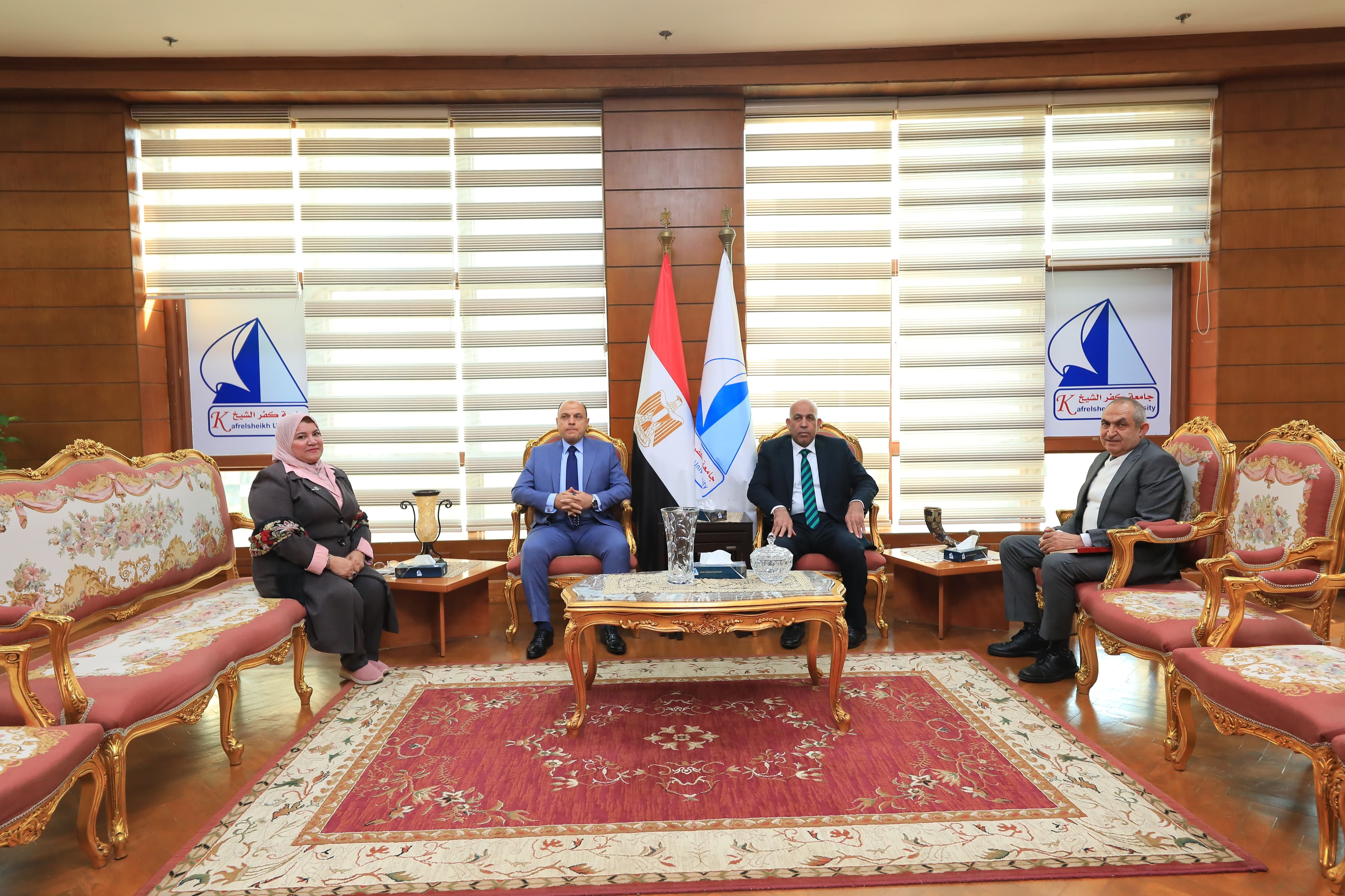 مجلس الجامعة يستعرض إنجازات التنمية ويُثمن دعم المحافظة للمشروعات القومية