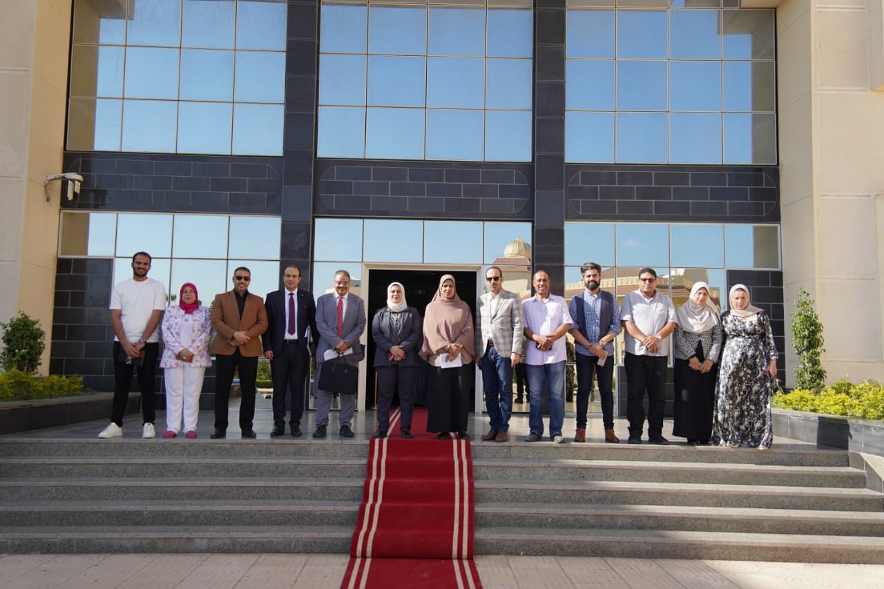 عميد كلية التربية النوعية بجامعة كفر الشيخ تشارك في استقبال لجنة المجلس الأعلى للجامعات لتقييم جاهزية الجامعة الأهلية