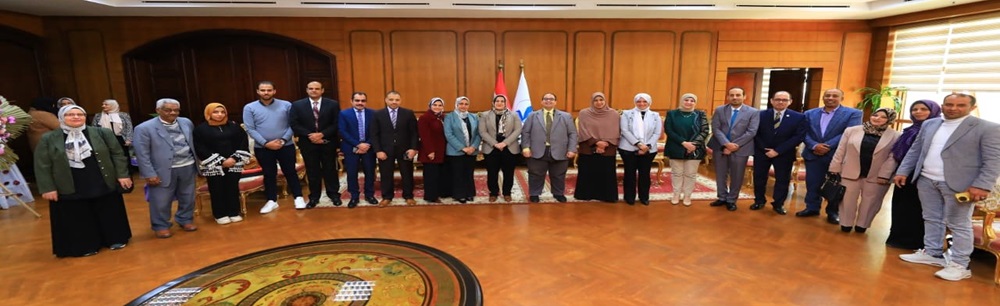 وفد من كلية التربية النوعية يتقدم بالتهنئة لمعالي رئيس الجامعة وتجدد العهد على مواصلة مسيرة النجاح