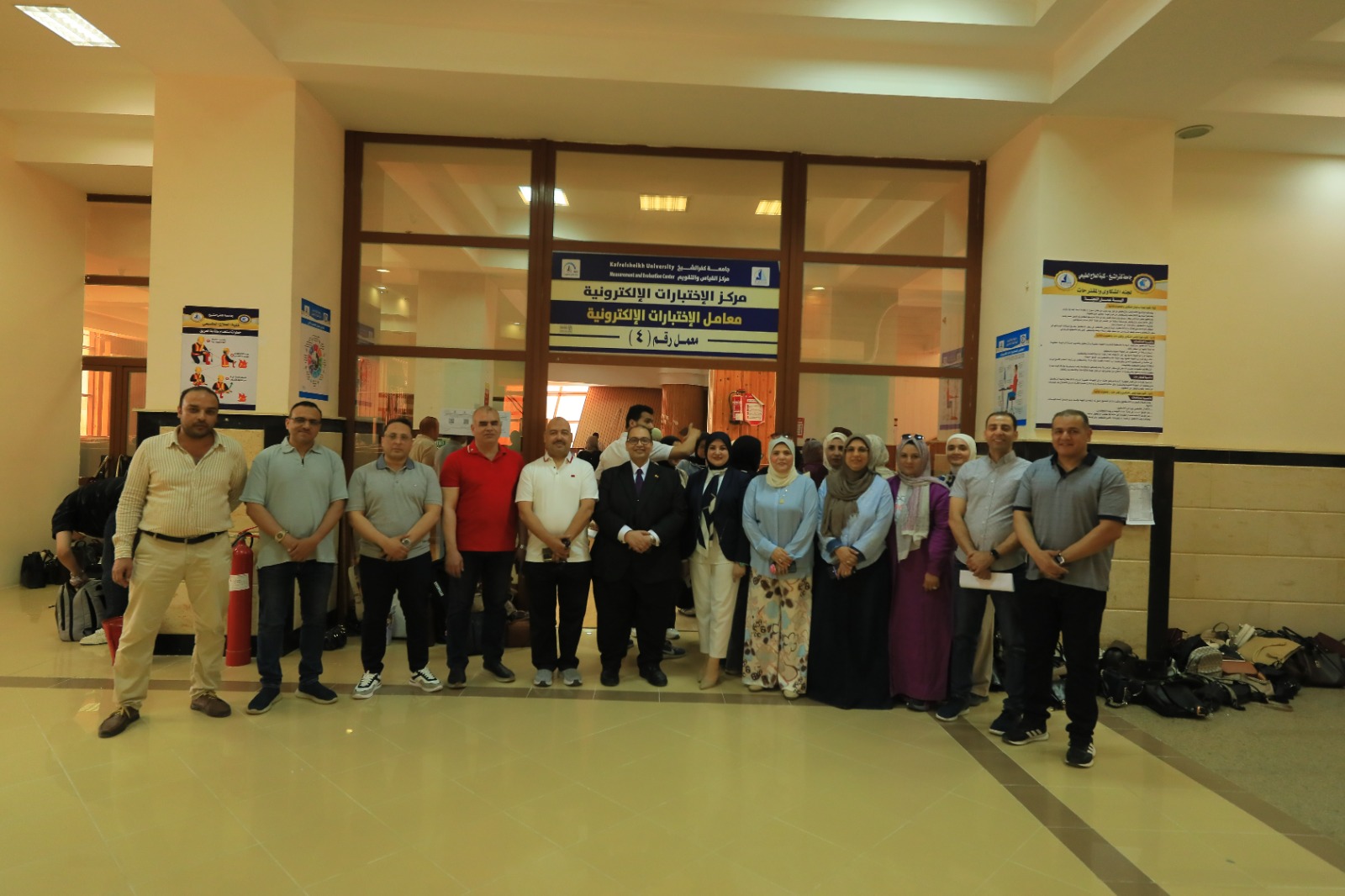 رئيس الجامعة يتفقد الامتحانات الإلكترونية ويؤكد الالتزام بمعايير الجودة والانضباط